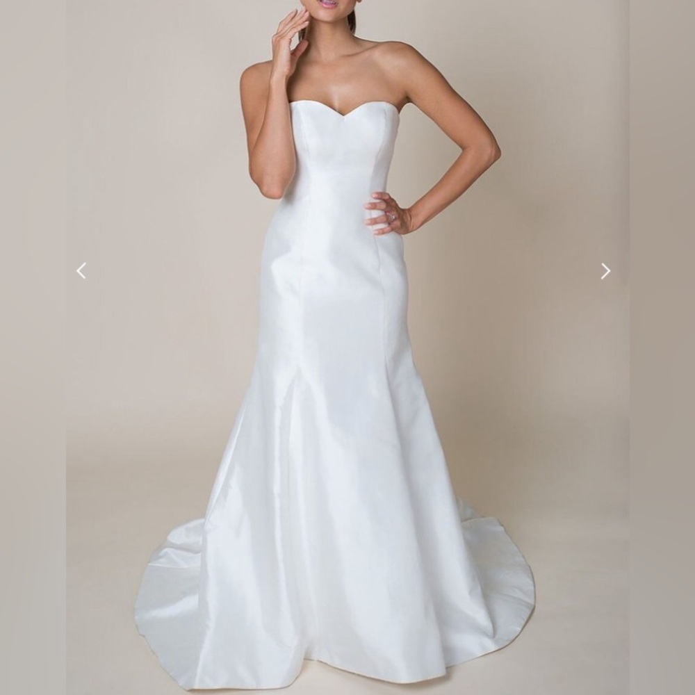 Heidi Elnora Atelier Coco Marie Wedding Gown. 100% Silk (Shantung) size 8